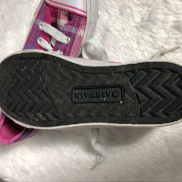 Girls Pink Airwalk Shoes, Size 1. - Picture 2 of 4